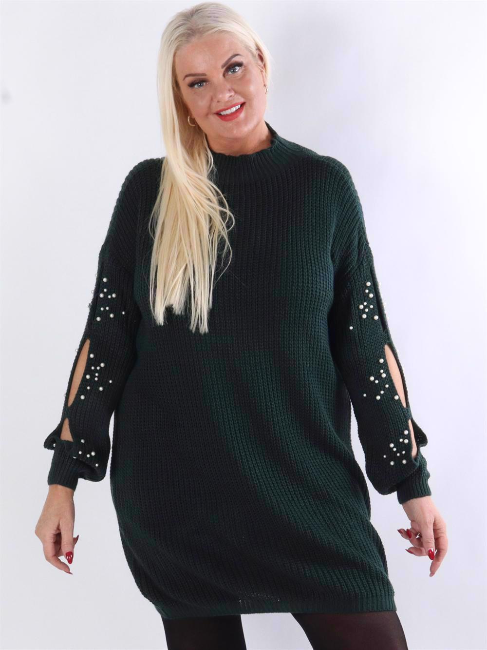 Vega - Strikkjole med hvide perler og hulmønster